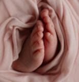 baby toes newborn photo shoot