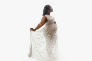 elegant maternity photo shoot 32 weeks