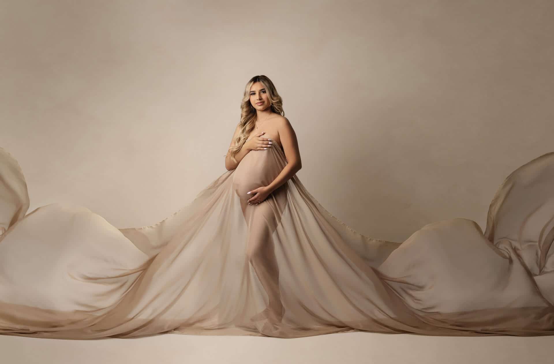 Capture Your Glow: Perfect Timing for Maternity Photos