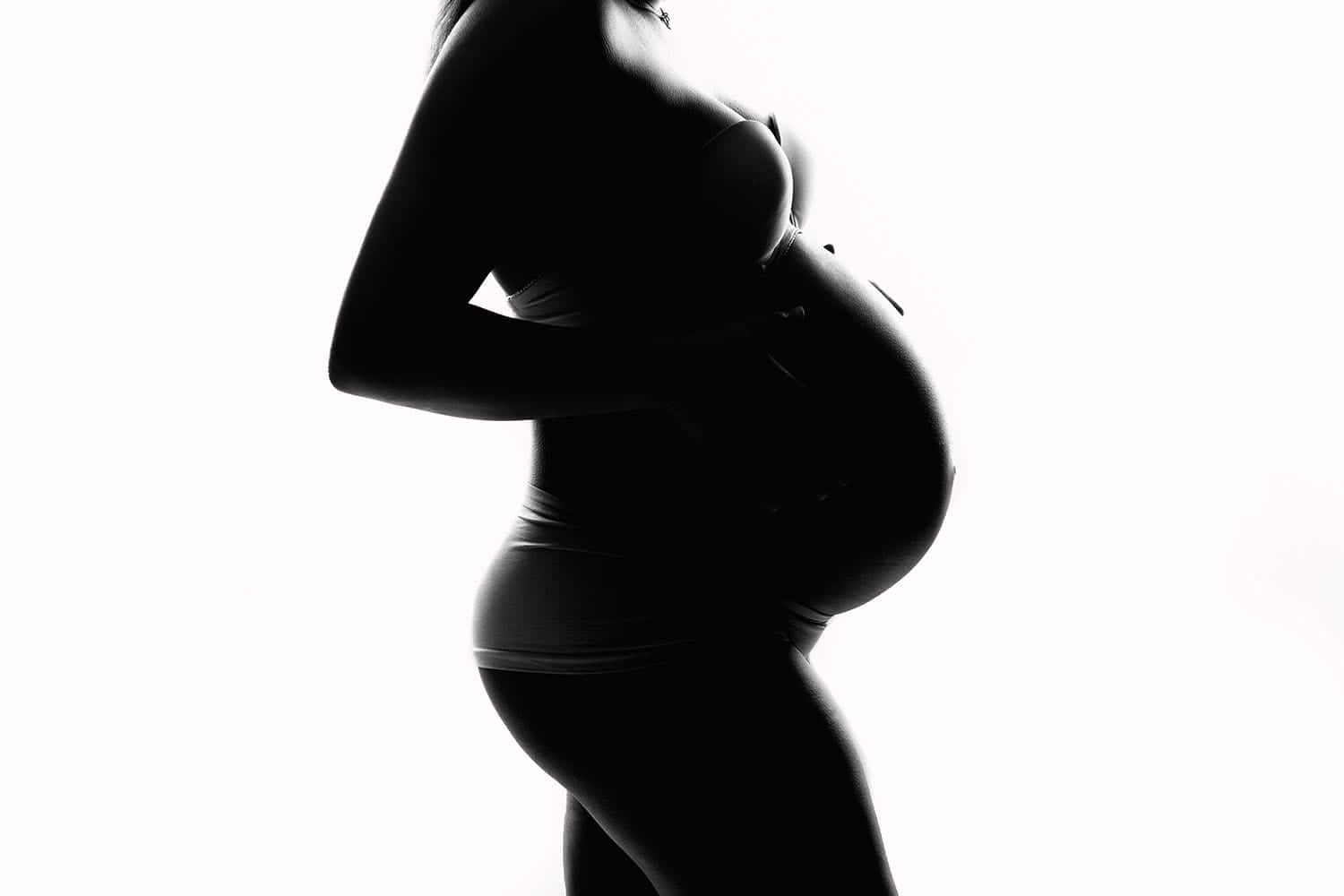 Silhouette photo of an expecting mom-to-be with a New Orleans maternity photographer.